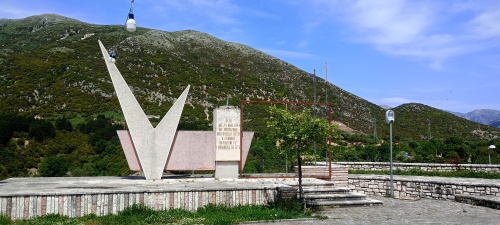 Monument in Pilur