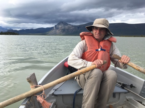 Rowing across Lake Lajtavrre