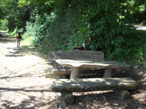 Picnic table